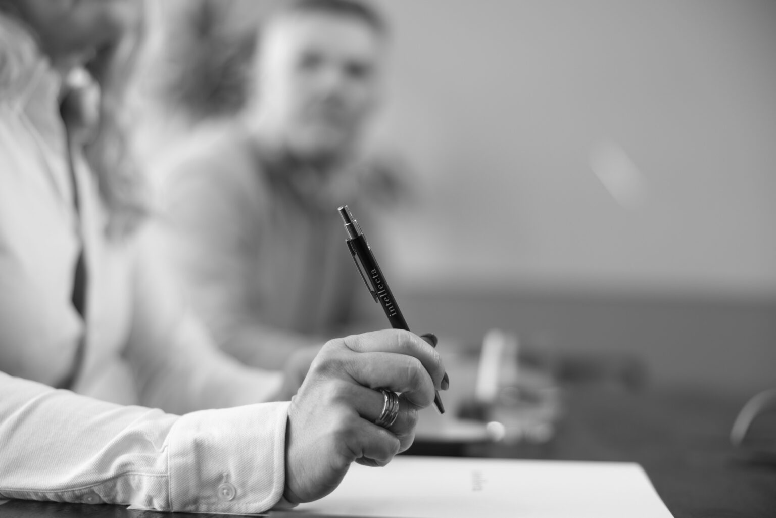 Intellecta kaupir og gefur penna til viðskiptavina en við notar þá ekki innanhúss þar sem Intellecta er pappírslaust fyrirtæki