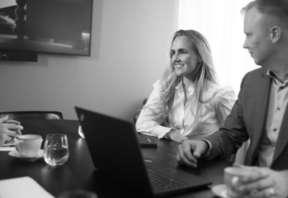 Lea Kristín Guðmundsdóttir og Guðmundur Arnar Þórðarson á fundi