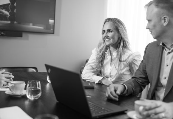 Intellecta2025_BK210775 Lea Kristín Guðmundsdóttir og Guðmundur Arnar Þórðarson á fundi